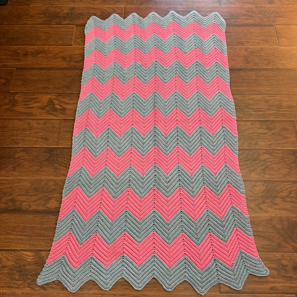 Handmade Crochet Chevron Ripple Afghan Throw Blanket Pink Grey Zig Zag Scalloped